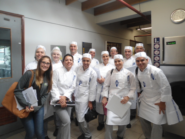 Alunos e professores visitam escola de gastronomia no Peru