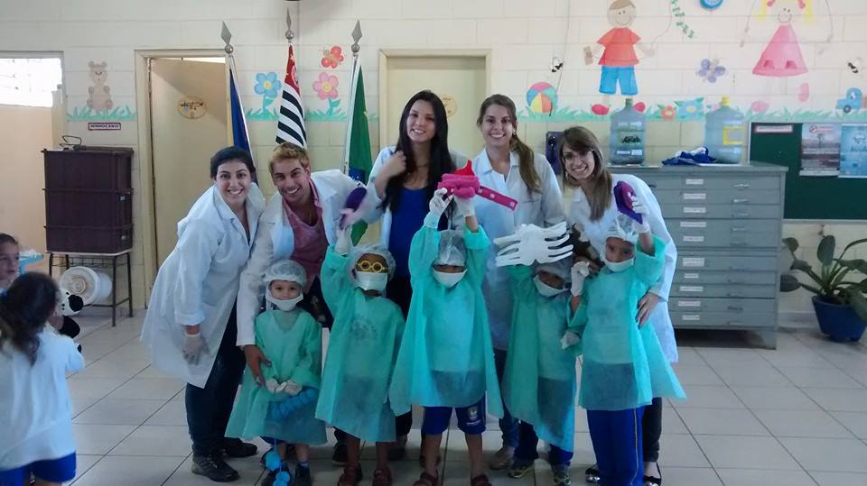 Alunos da Medicina participam do projeto Teddy Bear