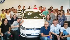 Alunos da USF visitam a fábrica da Volkswagen